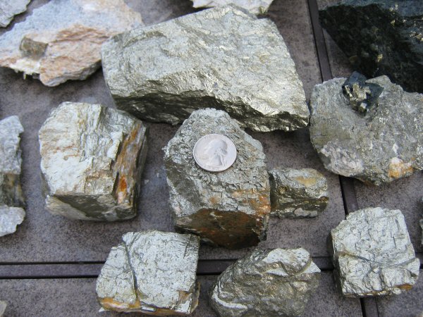 Standard - Glendon Pyrite Dig - GemologyOnline.com